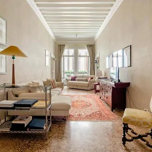 venezia-san-samuele.hotelinveneto.com/