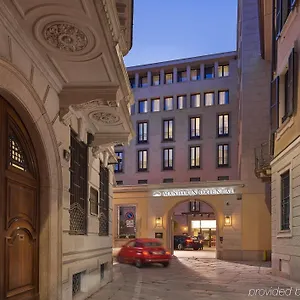 Mandarin Oriental, Hotel