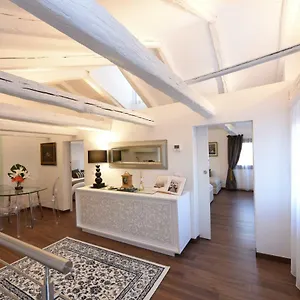 sweet-apartment-frari.hotelinveneto.com/